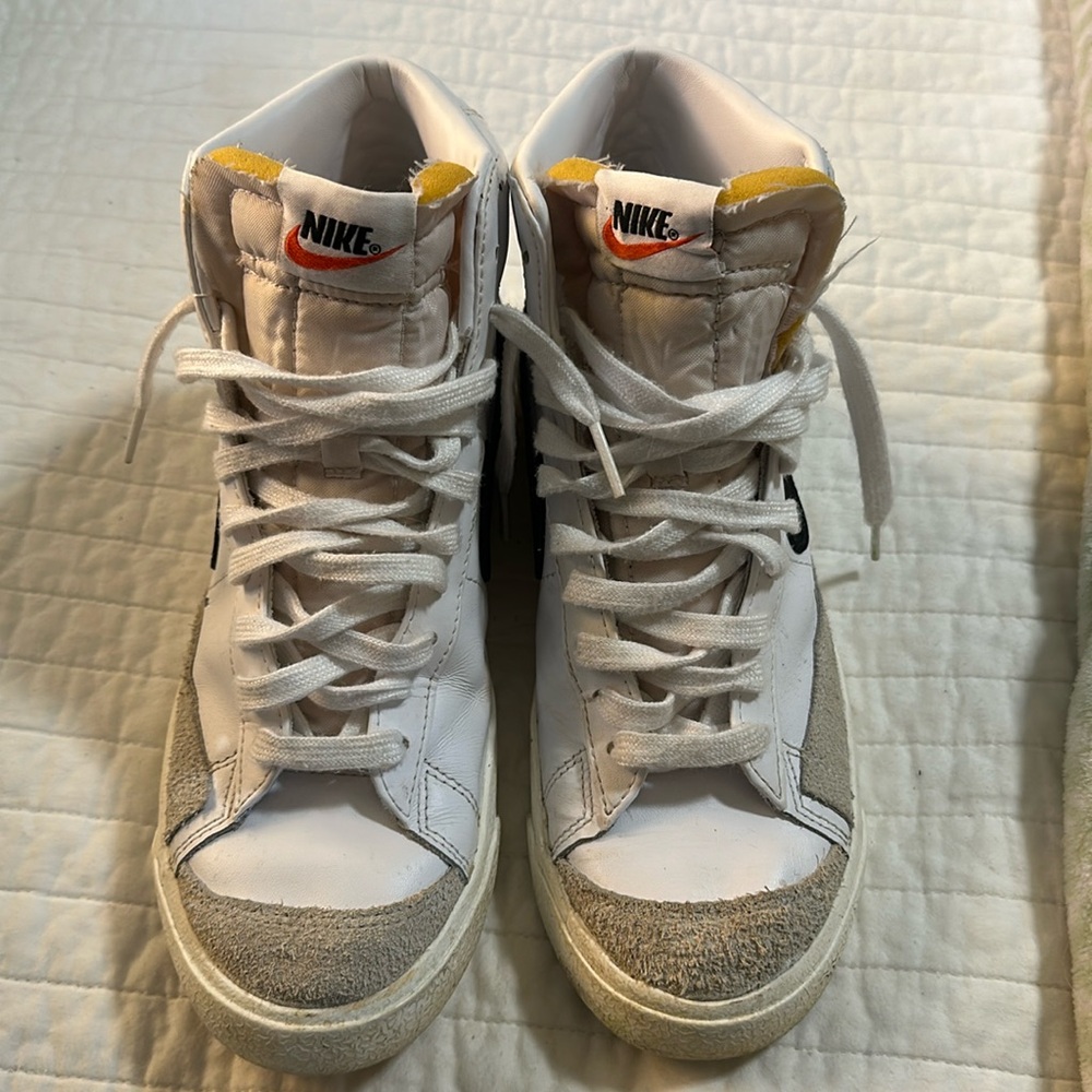 Nike Blazer Mid 77 - Size 9